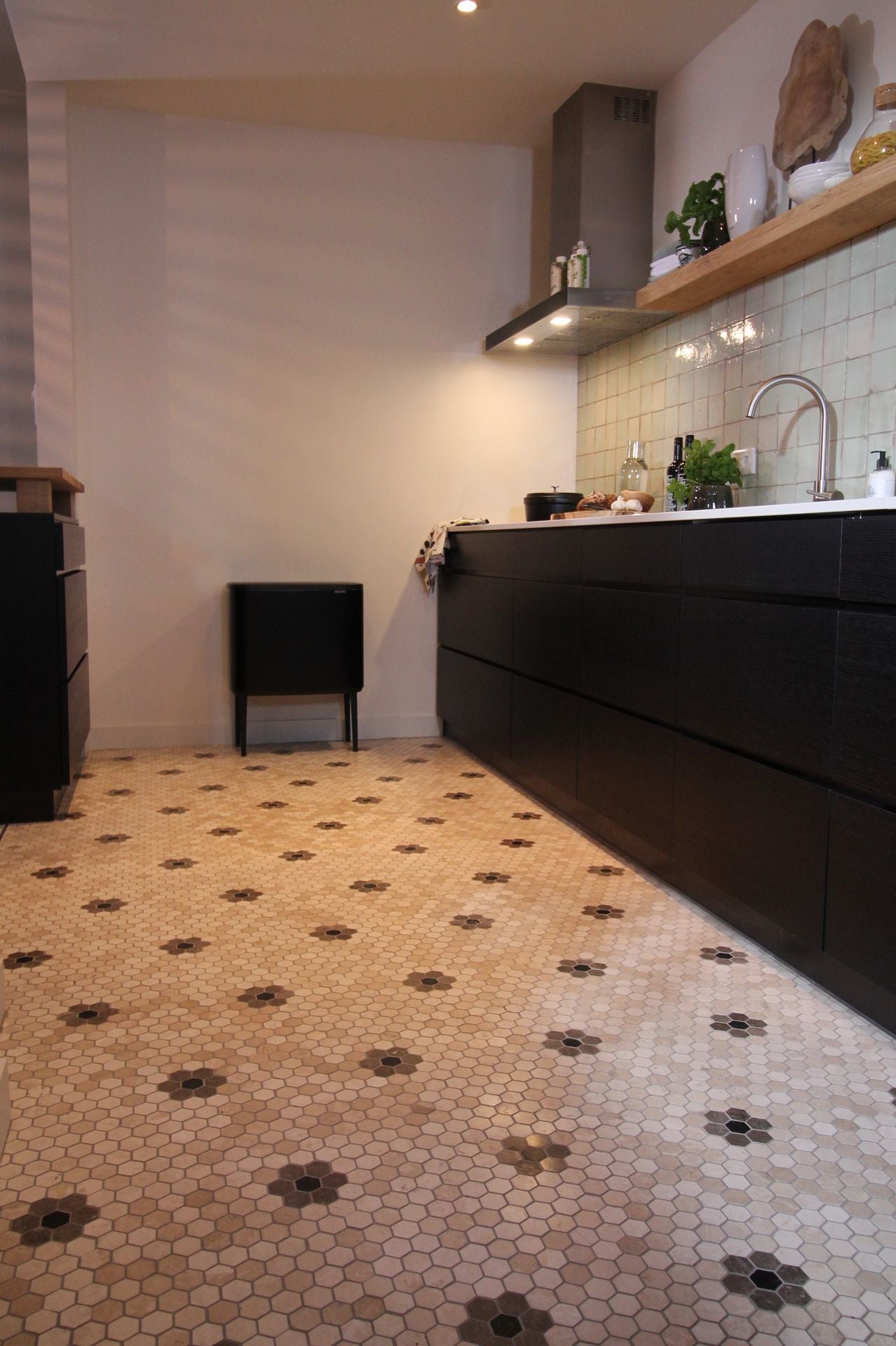 Mosaic Hexagon Plain Bottocino
