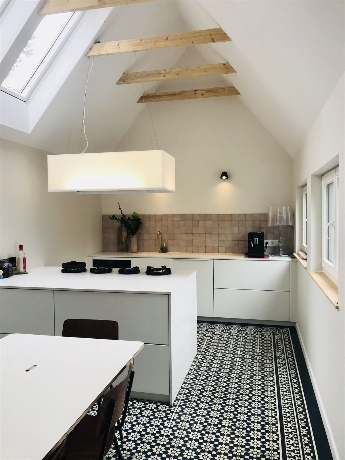 Azule 11 Corner Egal