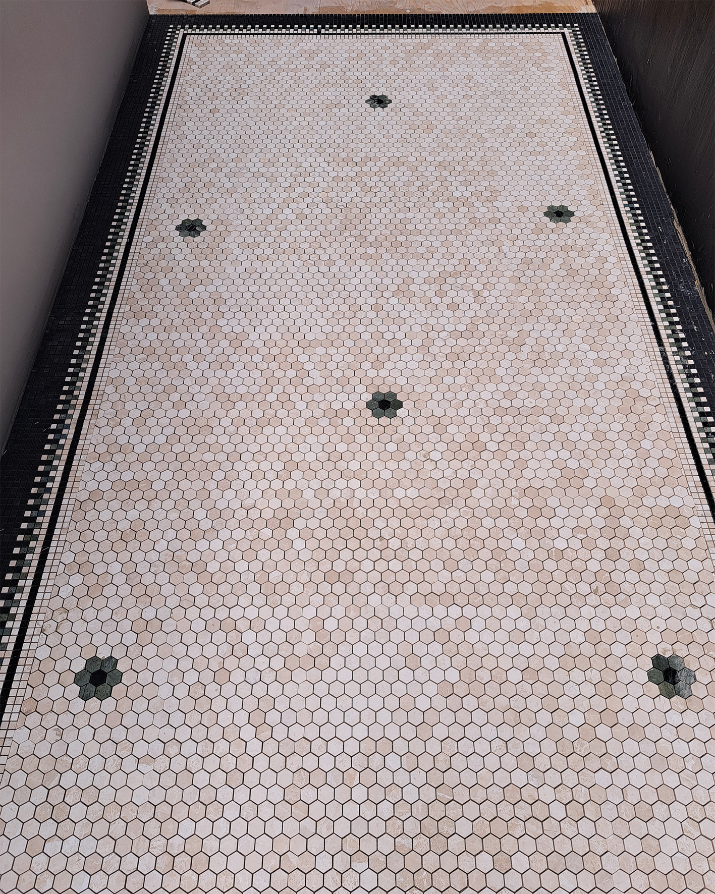 Mosaic Corner Block Pattern Bottocino