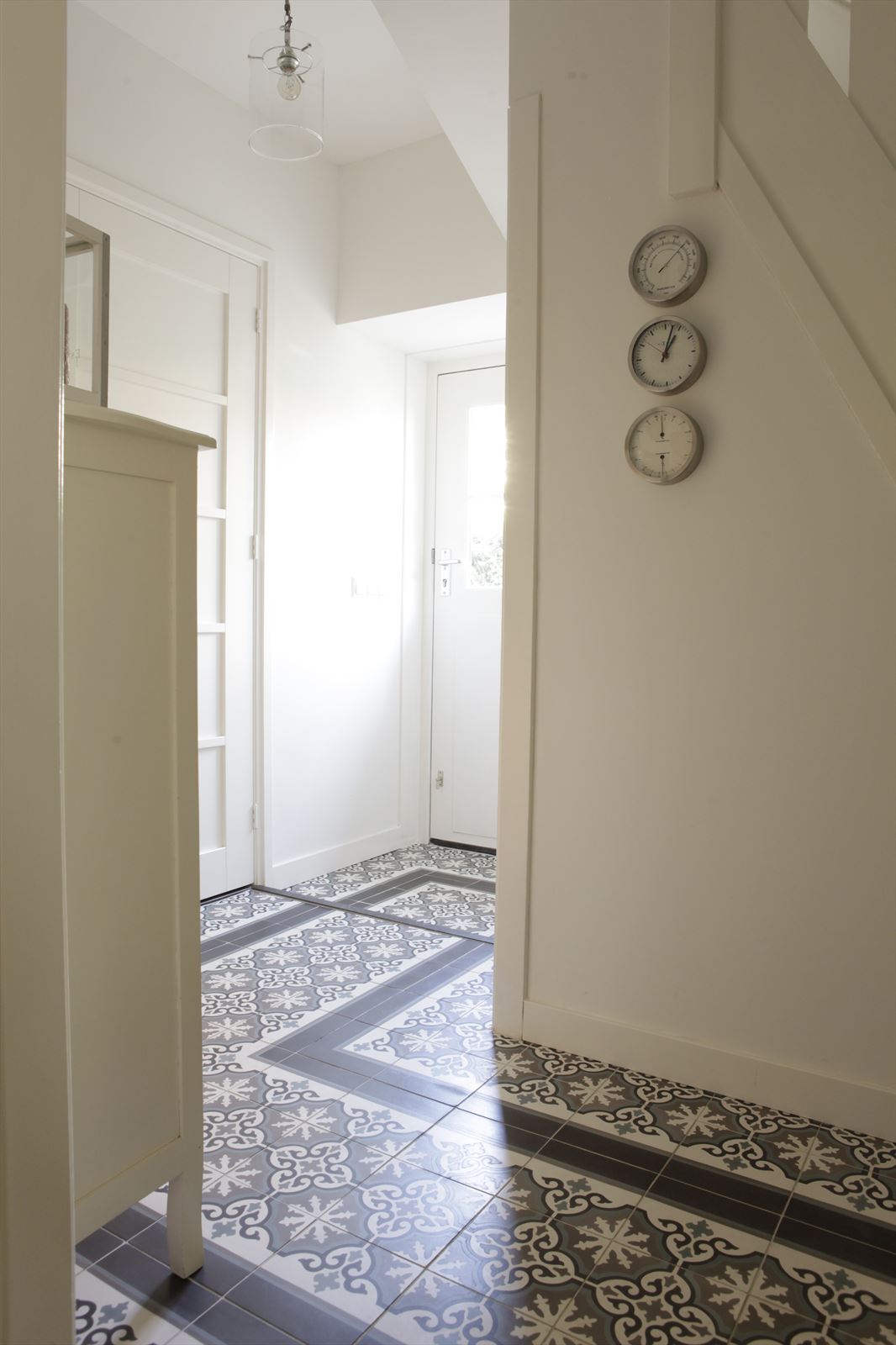 Gris 18 Corner