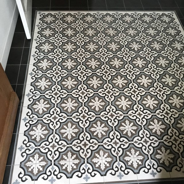 Gris 18 Border
