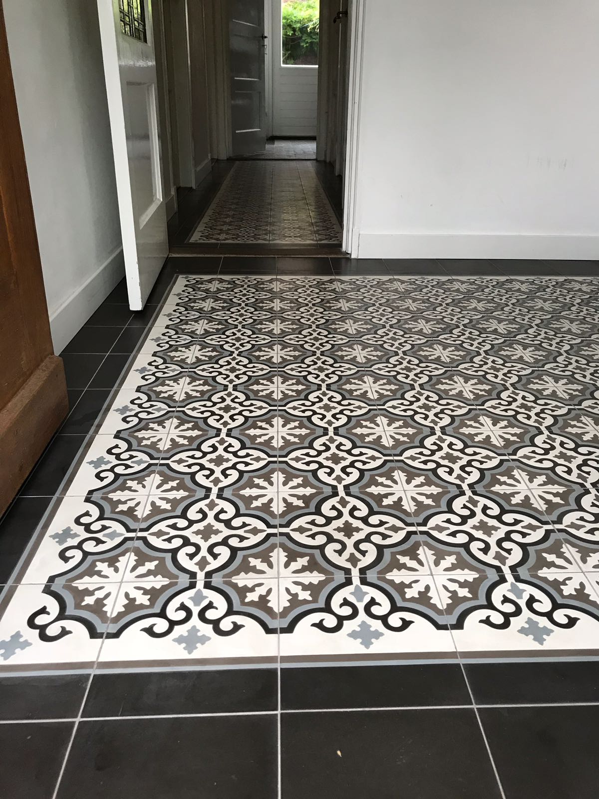 Gris 18 Border