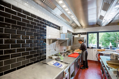 Metro Biselado Negro