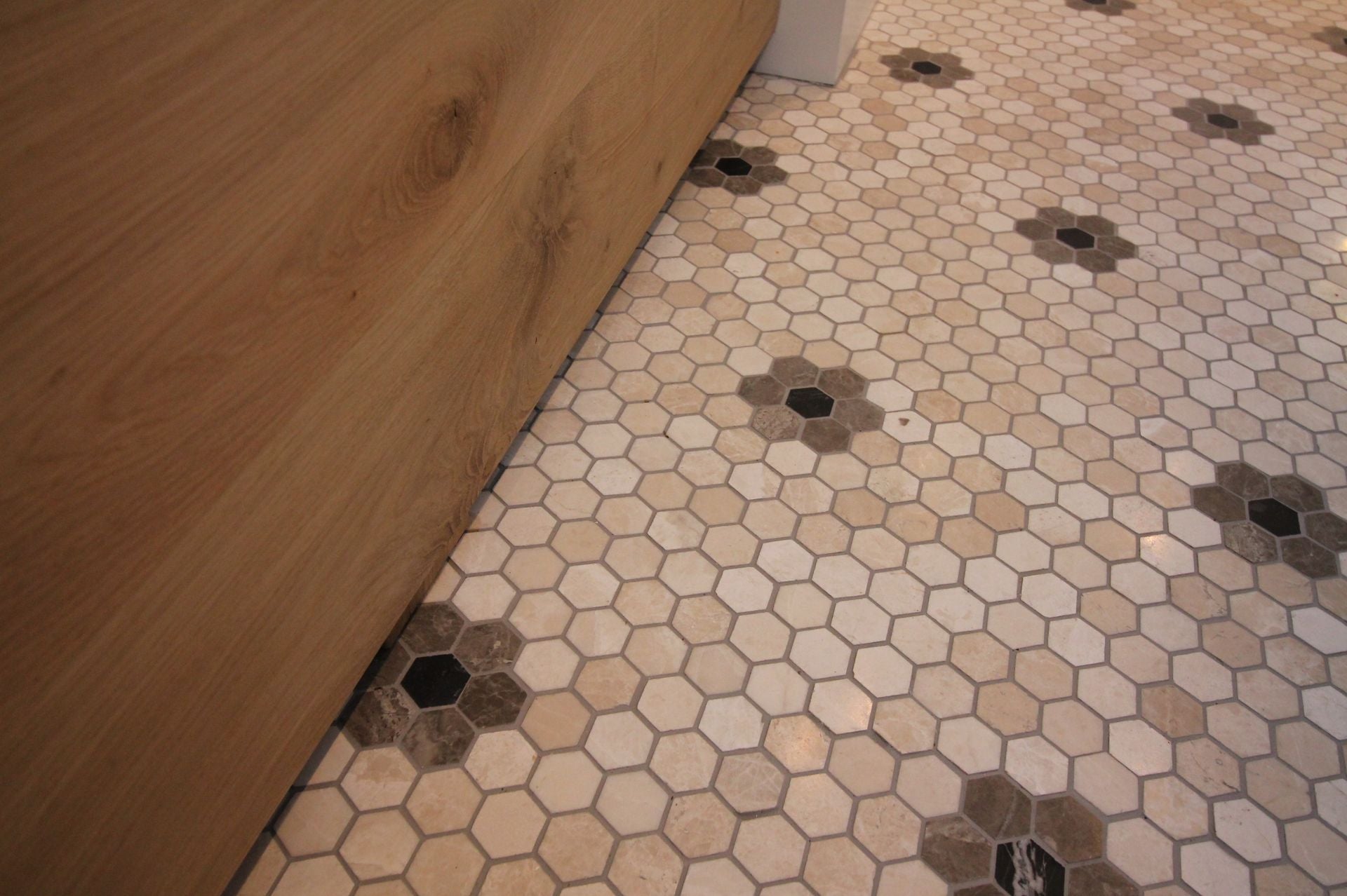 Mosaic Hexagon Plain Bottocino