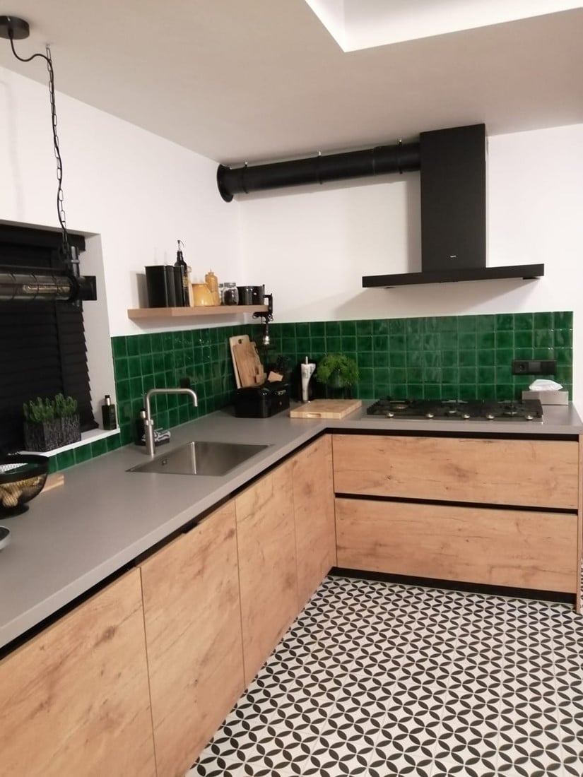 circle-of-life-negra-en-azulejos-verde-cobre-keuken.jpg